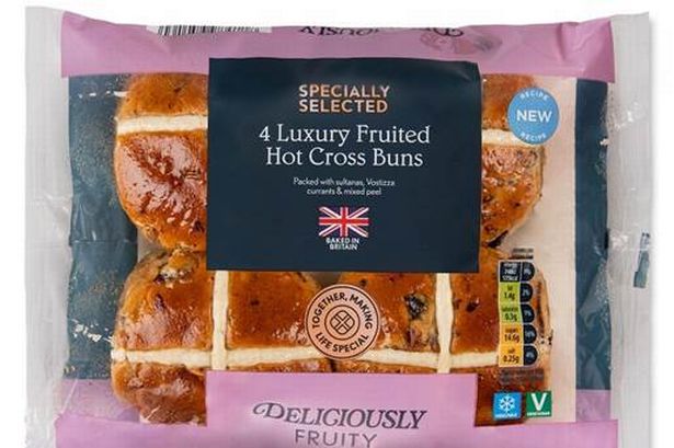 Aldi is giving away 20,000 hot cross buns before Easter