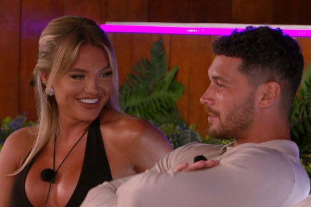 ITV Love Island fans beg Callum and Molly to get back together on old Valentine’s Day post