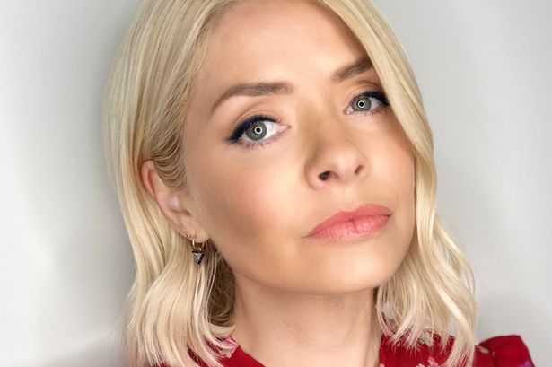 Holly Willoughby’s exact £20 striped flower vase will brighten up your living room