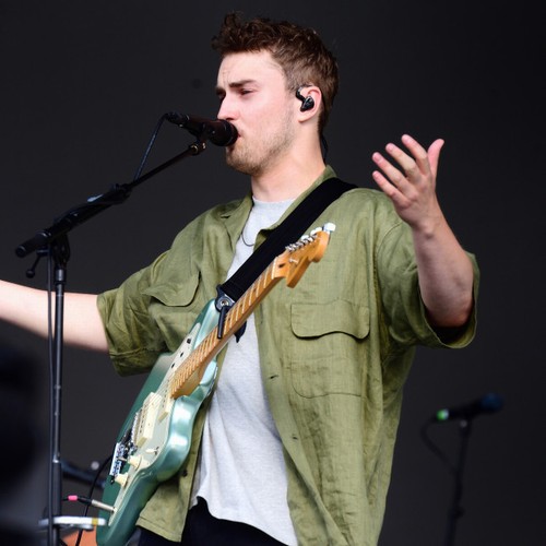 Sam Fender reveals the two music icons he dreams of performing alongside