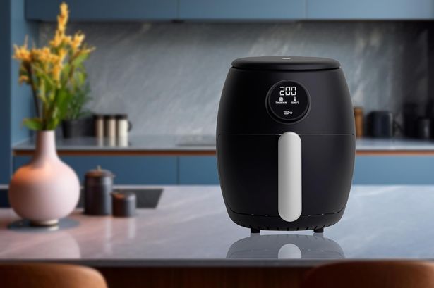 ‘Mini’ air fryer ‘perfect’ for smaller homes or one person under £30 on Amazon