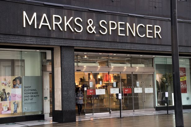 US singer leaves Marks and Spencer shoppers in disbelief with bread aisle dance